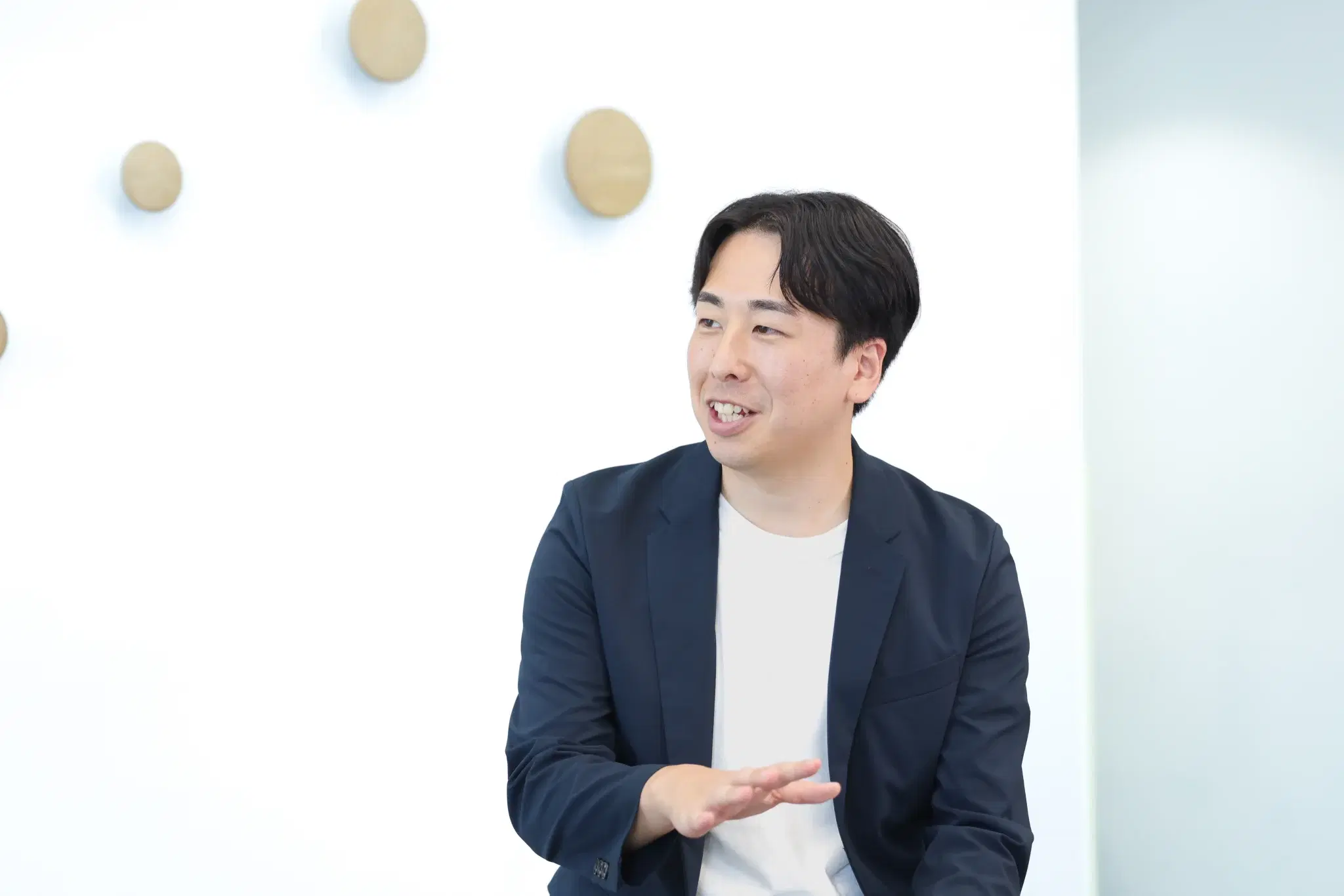 インタビュー中の三浦さんと佐々木さん